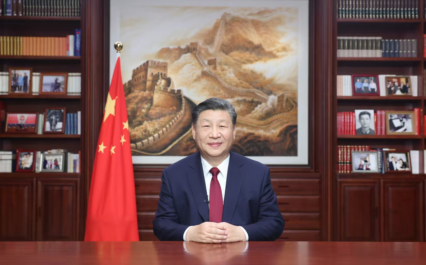 2023年12月31日，新年前夕，國家主席習近平通過中央廣播電視總臺和互聯(lián)網(wǎng)，發(fā)表二〇二四年新年賀詞。圖片來源：新華社